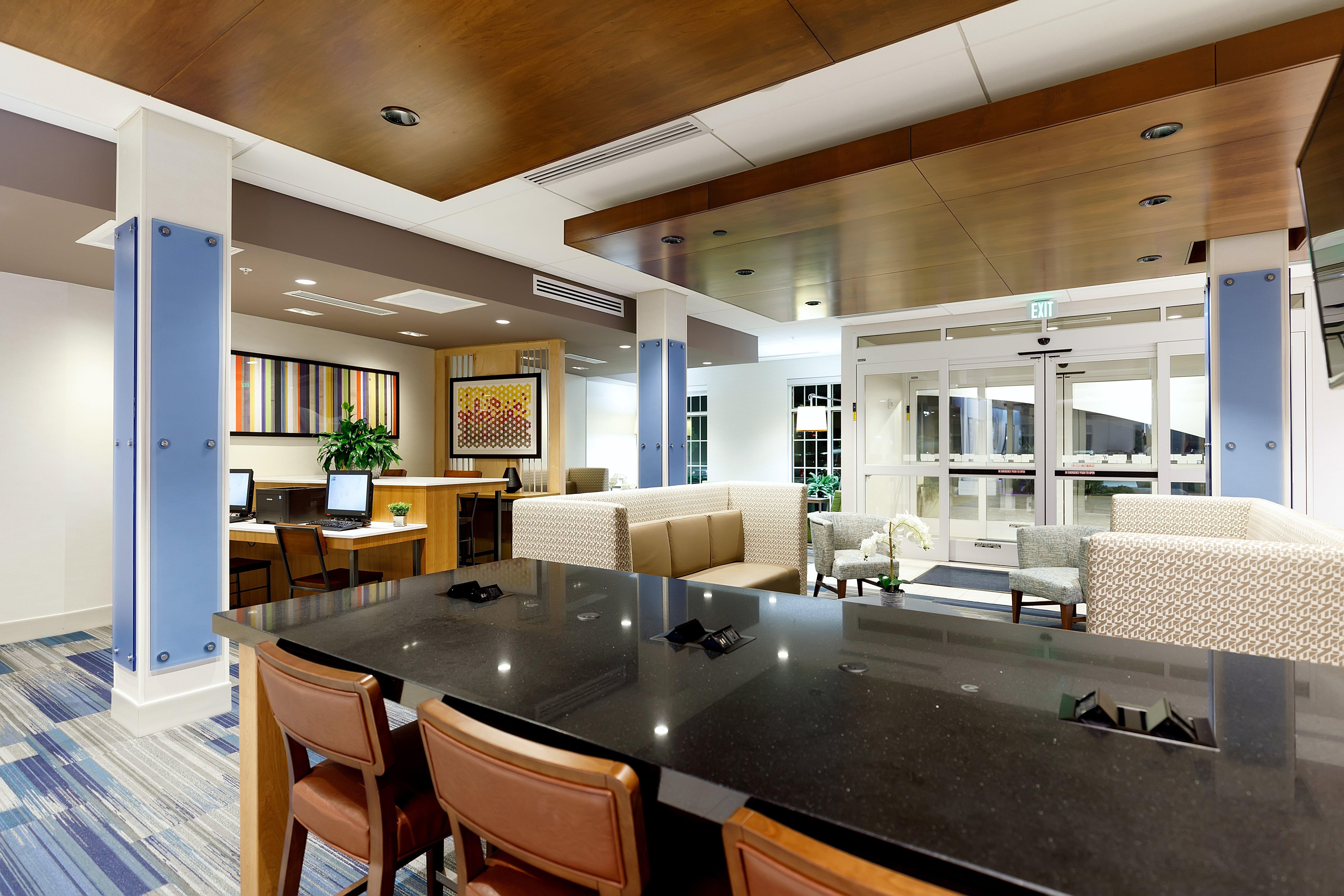 Holiday Inn Express & Suites - Sturbridge By Ihg Exterior foto