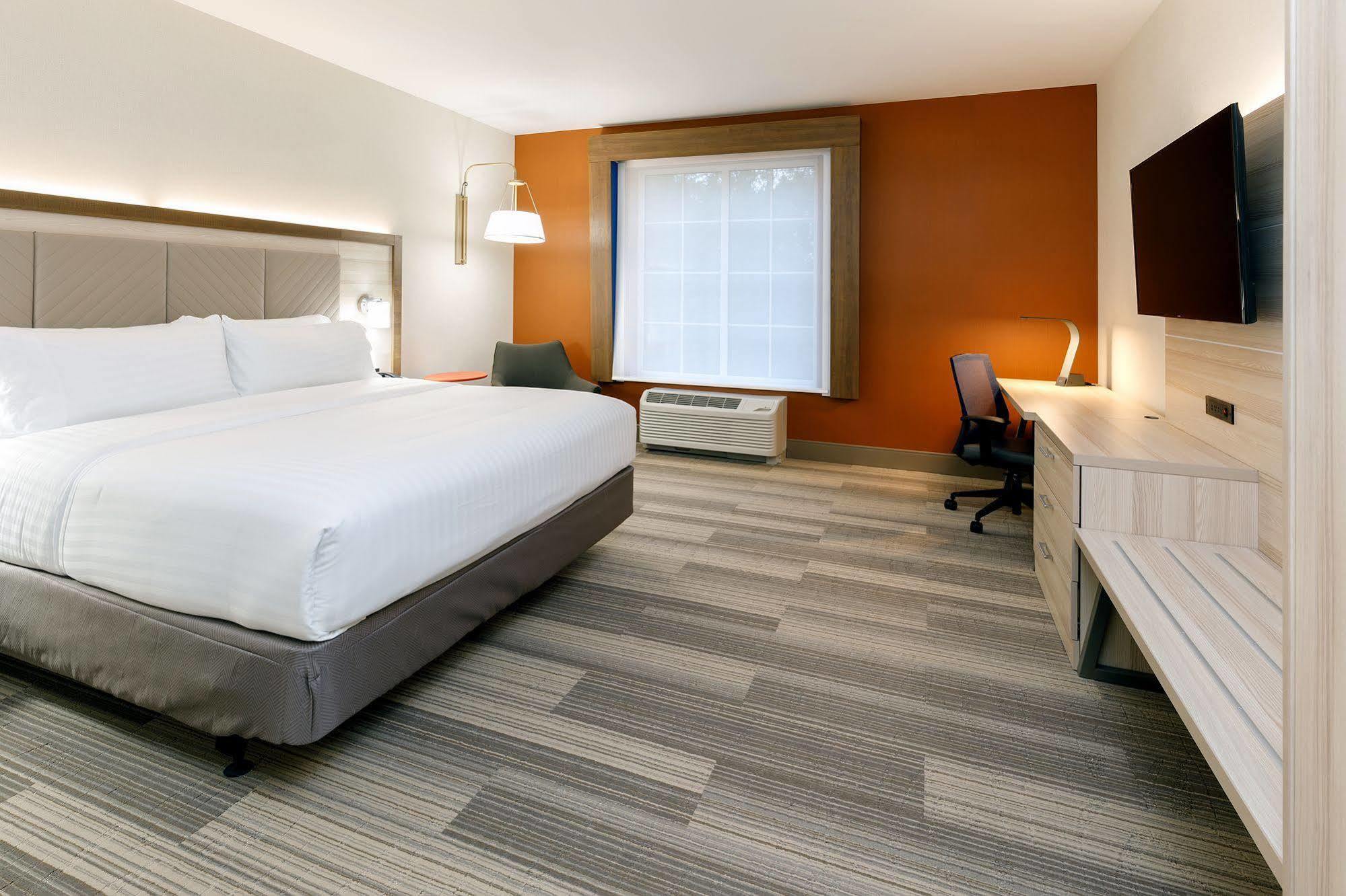 Holiday Inn Express & Suites - Sturbridge By Ihg Exterior foto