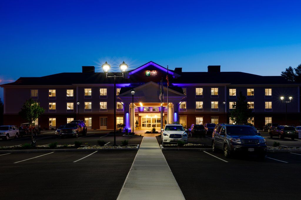 Holiday Inn Express & Suites - Sturbridge By Ihg Exterior foto